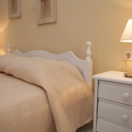 Bella Sant Apartahotel Perissa (Santorini)