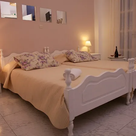 Bella Sant Apartahotel Perissa (Santorini)