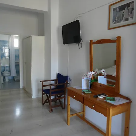 Bella Sant Apartahotel Perissa (Santorini)